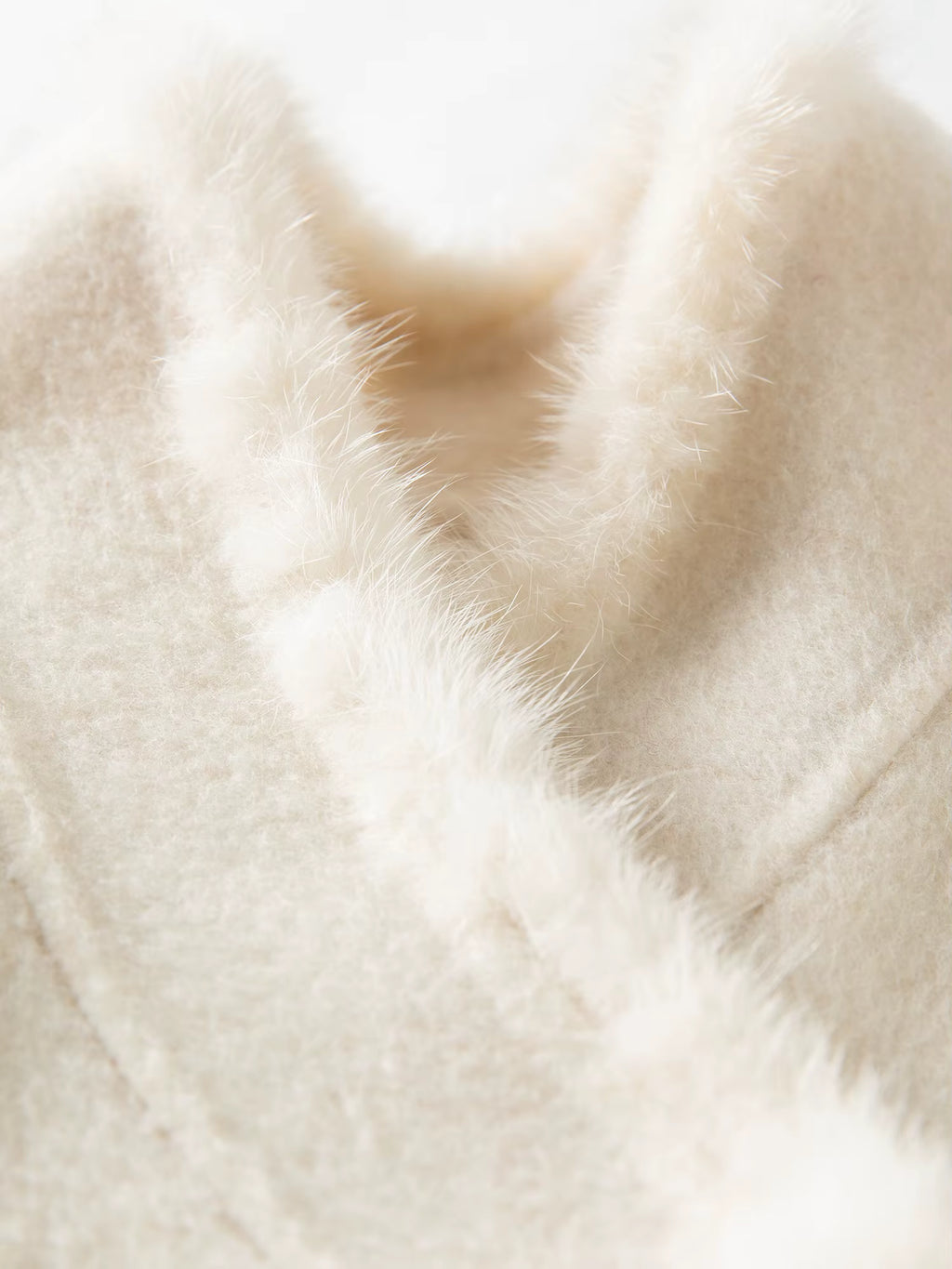 Modern Chinese Red Velvet Coat for Women Winter 2025 New Arrival Sable Fur Festive Ensemble Coat 100% Wool Long Coats