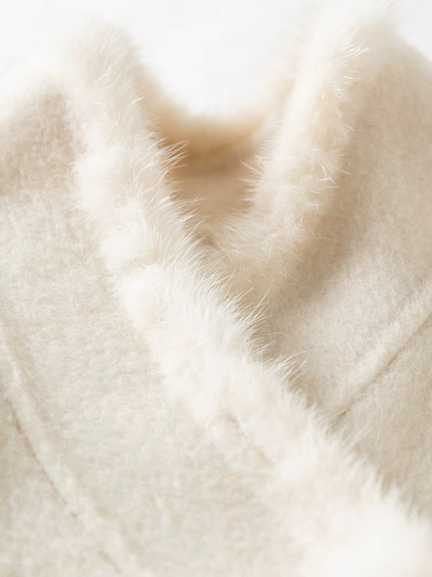 Modern Chinese Red Velvet Coat for Women Winter 2025 New Arrival Sable Fur Festive Ensemble Coat 100% Wool Long Coats