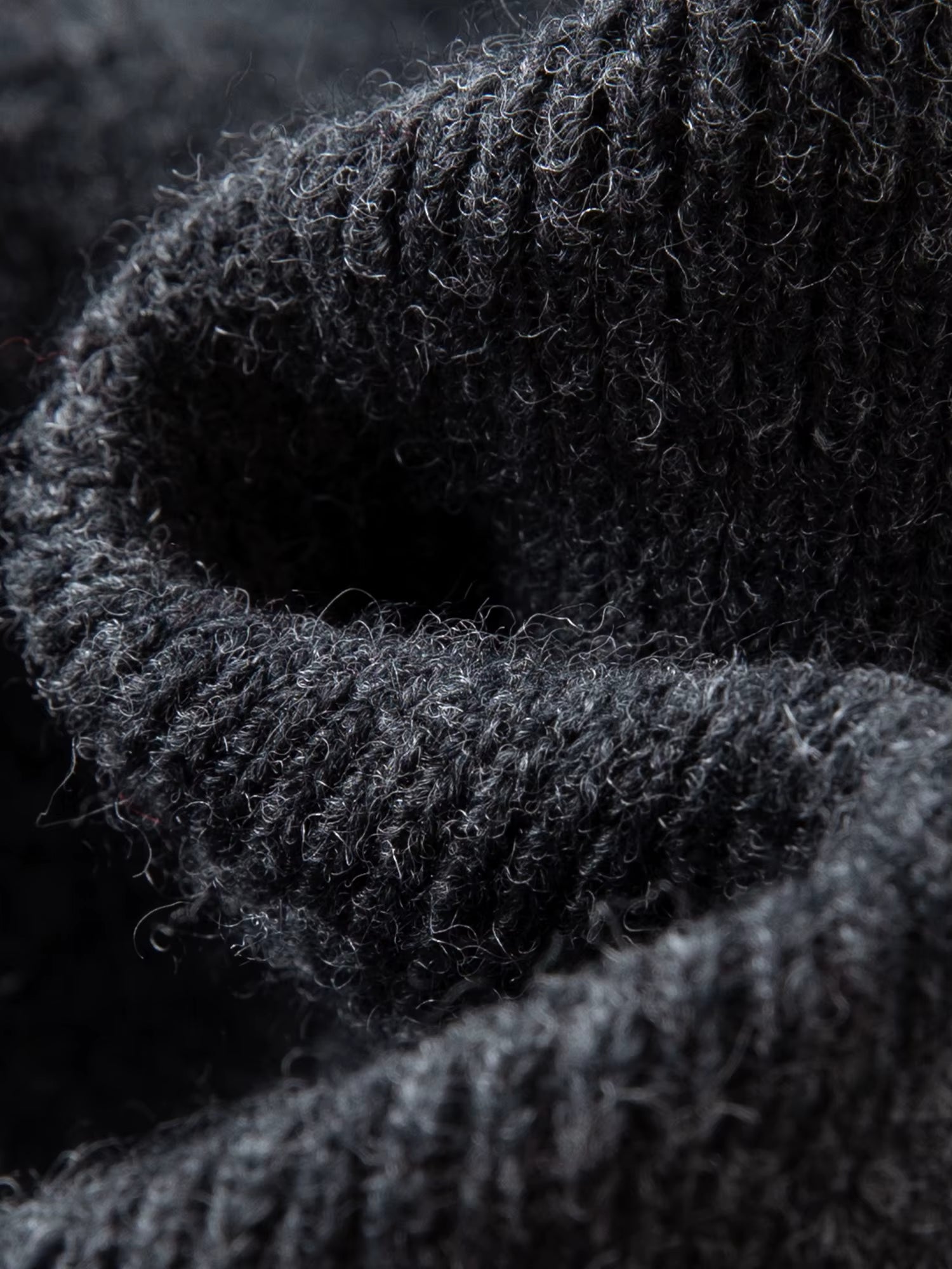 Plus-Size Women Lace-Trimmed Mesh V-Neck Knit Sweater with Wool Blend Winter 2025 New Arrival Heartbeat Signal Collection