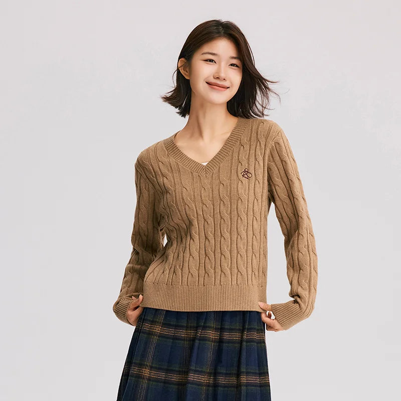 Semir Sweater Women Embroidery V-Neck Slimming Loose 2024 New Winter Twisted Top Retro Style Pullover Sweater