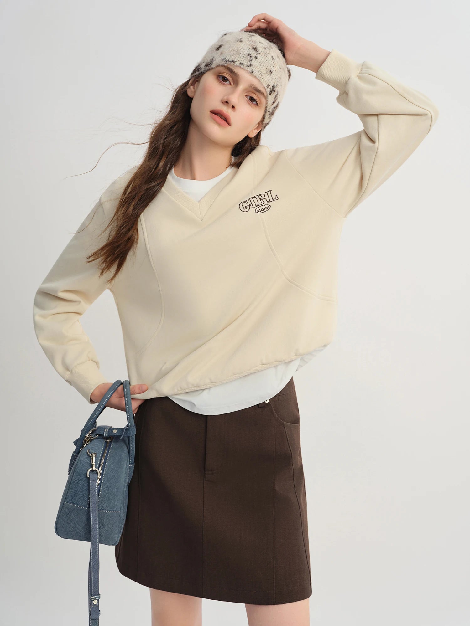 Plus Size Contrast Color Letter Embroidered Sweatshirt Women 2025 Early Autumn All-match V-neck Loose Top Leisure Simple
