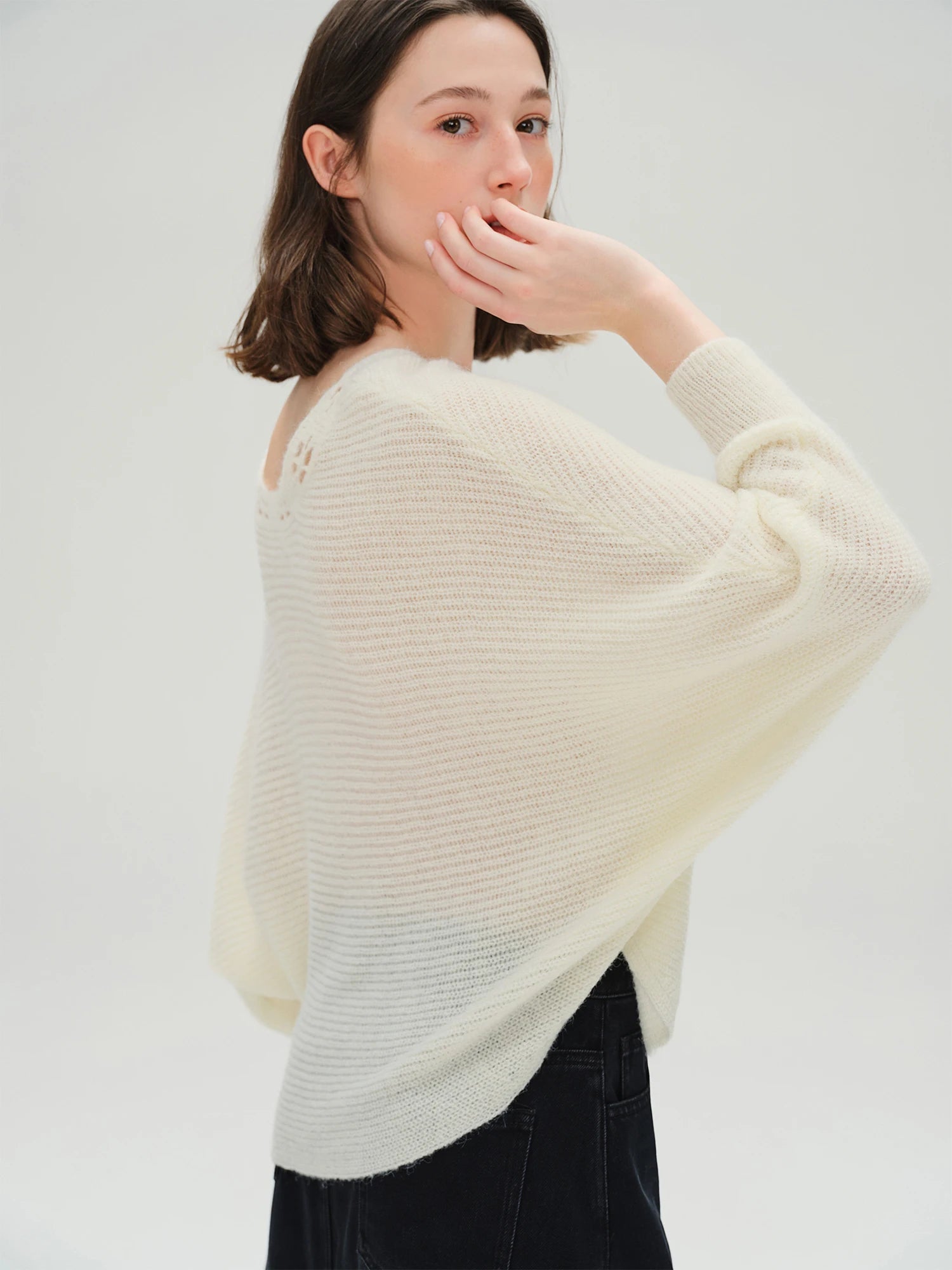 Plus Size Women Cloud Freedom Laid Back Style Cut Out Crochet Round Neckline Knit Sweater Autumn 2025 New Pullovers