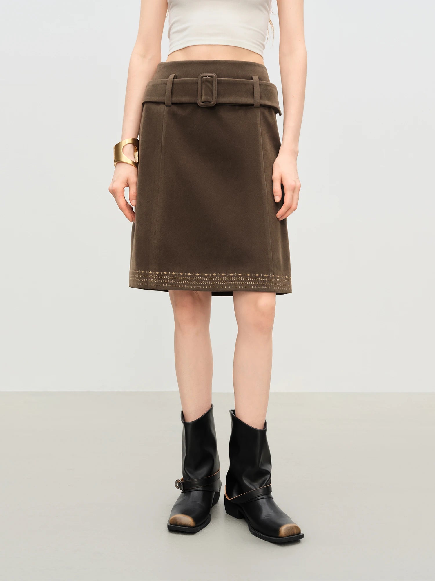 FSLE【Premium Series】2025 Women's Faux Suede Embroidered Jacket - Retro Inspired Stand Collar Short Coat Casual Office