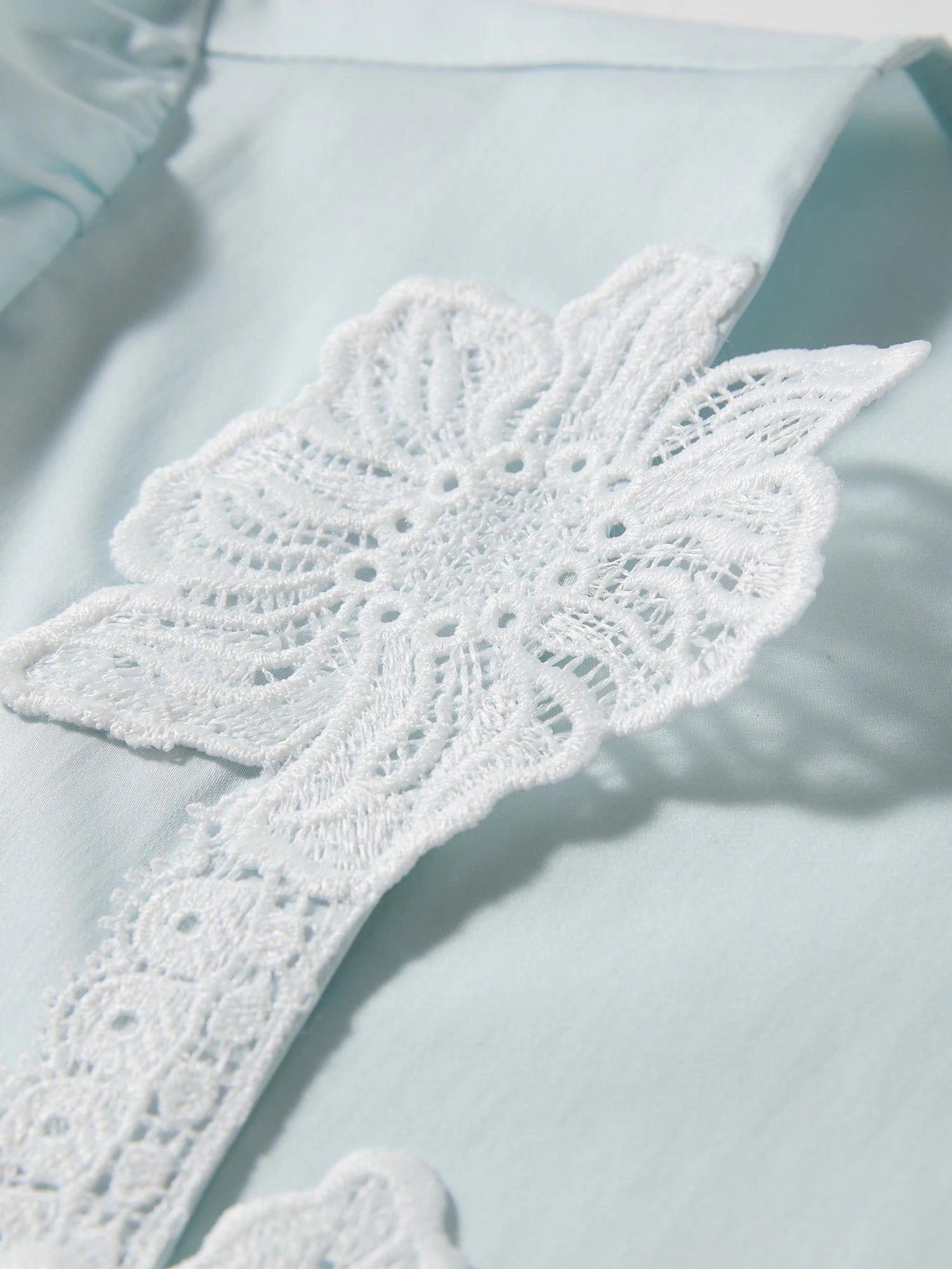 DUSHU Plus Size Women's Exquisite Lace Short-sleeved Blouse 2025 Summer New Embroidery Lace V-neck Slim Top