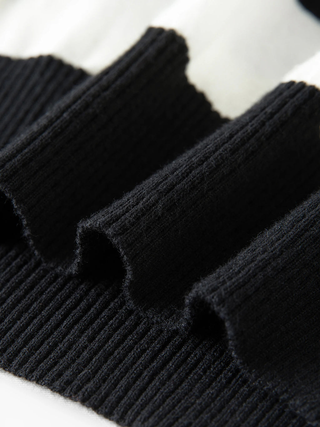FSLE Black and White Striped Fake Two-piece Wool Sweater for Women 2025 Autumn New Style V-neck Loose Pullover Sweater