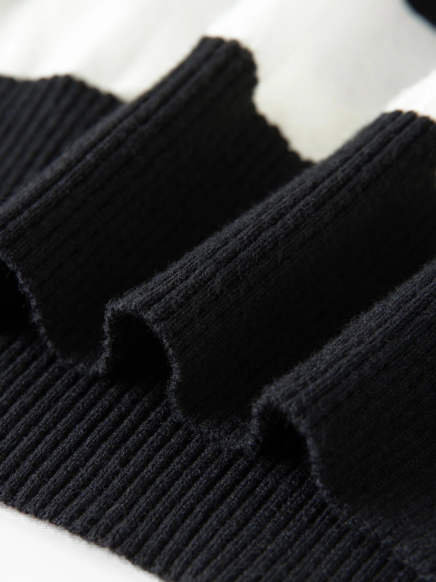 FSLE Black and White Striped Fake Two-piece Wool Sweater for Women 2025 Autumn New Style V-neck Loose Pullover Sweater