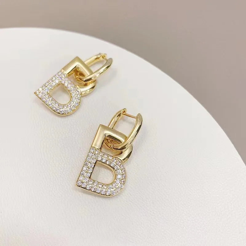 New 2023 Popular Glod Plated Shiny Letter B Dangle Earrings Women's Statement Jewellery Micro-Set Rhinestones Unusual Earrings