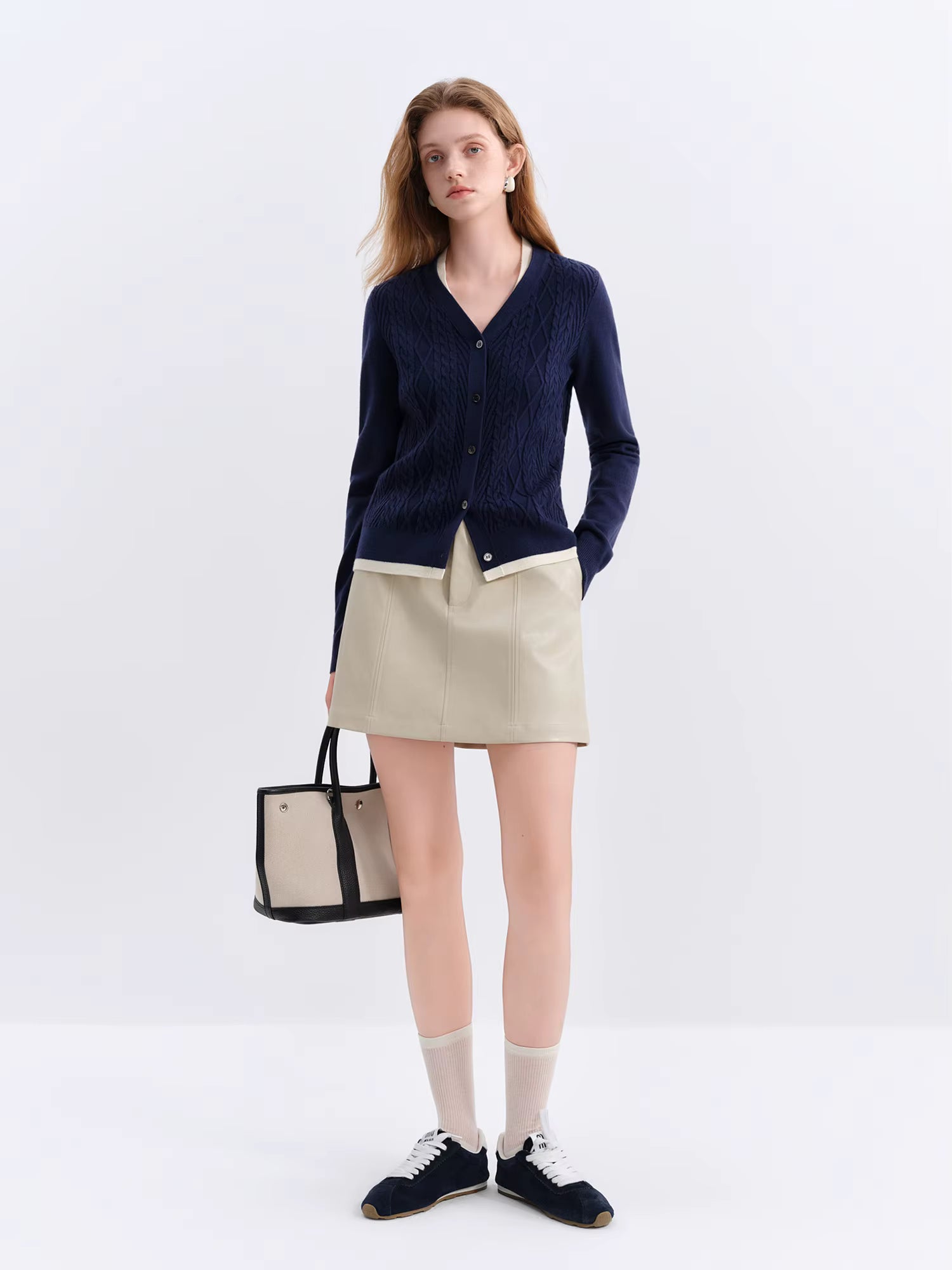 Fake Two-piece Cable-knitted Cardigan V-neck Slim Elastic Soft 2025 Winter New Korean Style Knitted Sweater Trendy