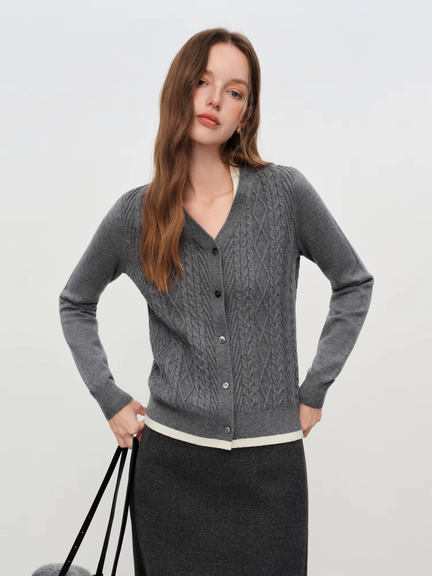 Fake Two-piece Cable-knitted Cardigan V-neck Slim Elastic Soft 2025 Winter New Korean Style Knitted Sweater Trendy