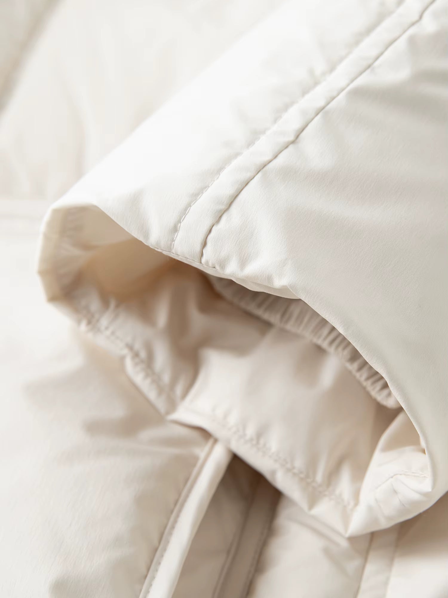 Standing Collar Detachable Knit Hat Fitted Waist Down Jacket for Women Winter 2025 New Collection 90% White Duck Down Coats