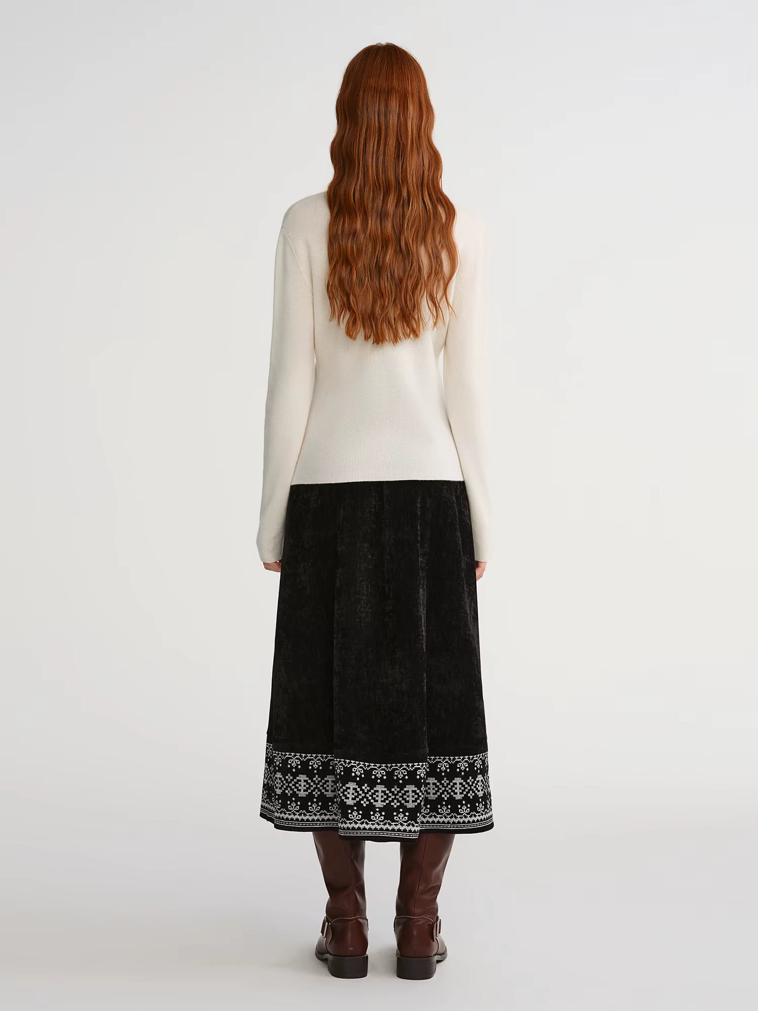 Plus-Size Women Lace-Trimmed Mesh V-Neck Knit Sweater with Wool Blend Winter 2025 New Arrival Heartbeat Signal Collection