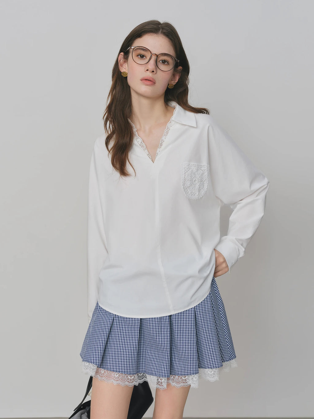 FSLE Autumn 2025 Women's V-Neck Blouse - Lace Trim Loose Fit White Shirt Casual Office Wear with Floral Embroidery