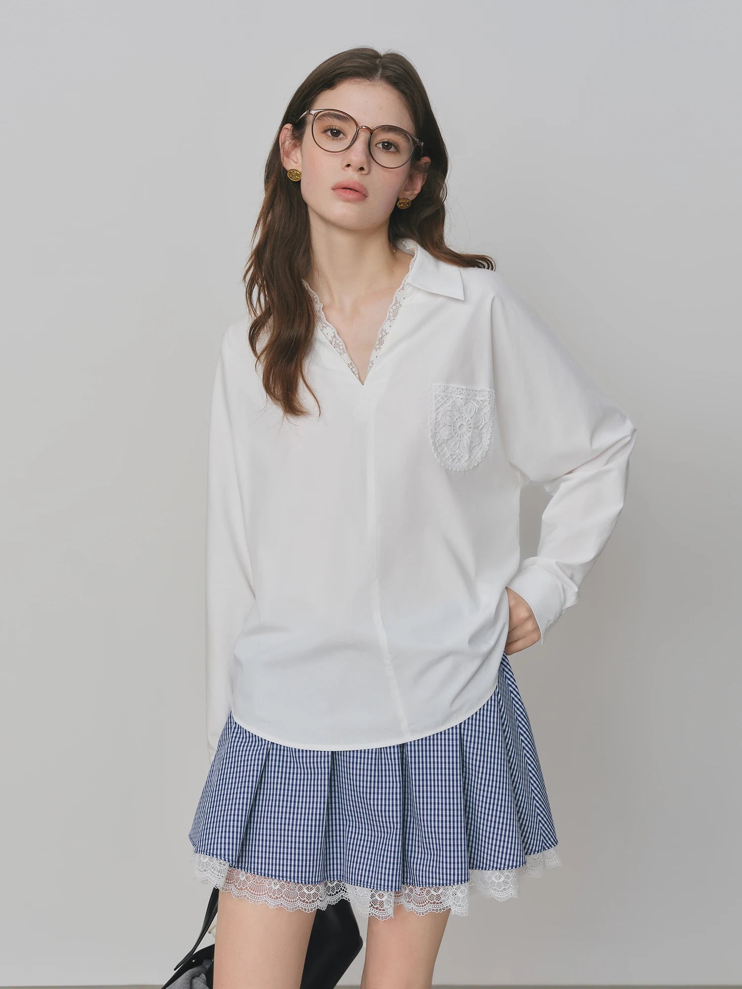 FSLE Autumn 2025 Women's V-Neck Blouse - Lace Trim Loose Fit White Shirt Casual Office Wear with Floral Embroidery