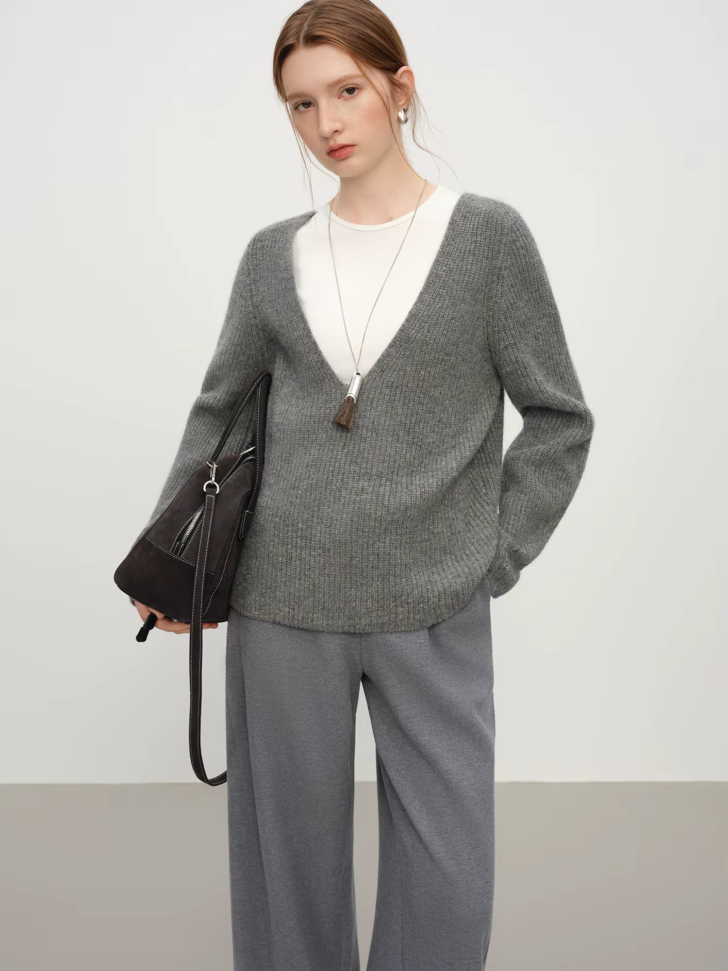 Winter 2025 Women's V-Neck Loose Sweater - Pure Wool Pullover Knit Top with Relaxed Fit for Casual Comfort