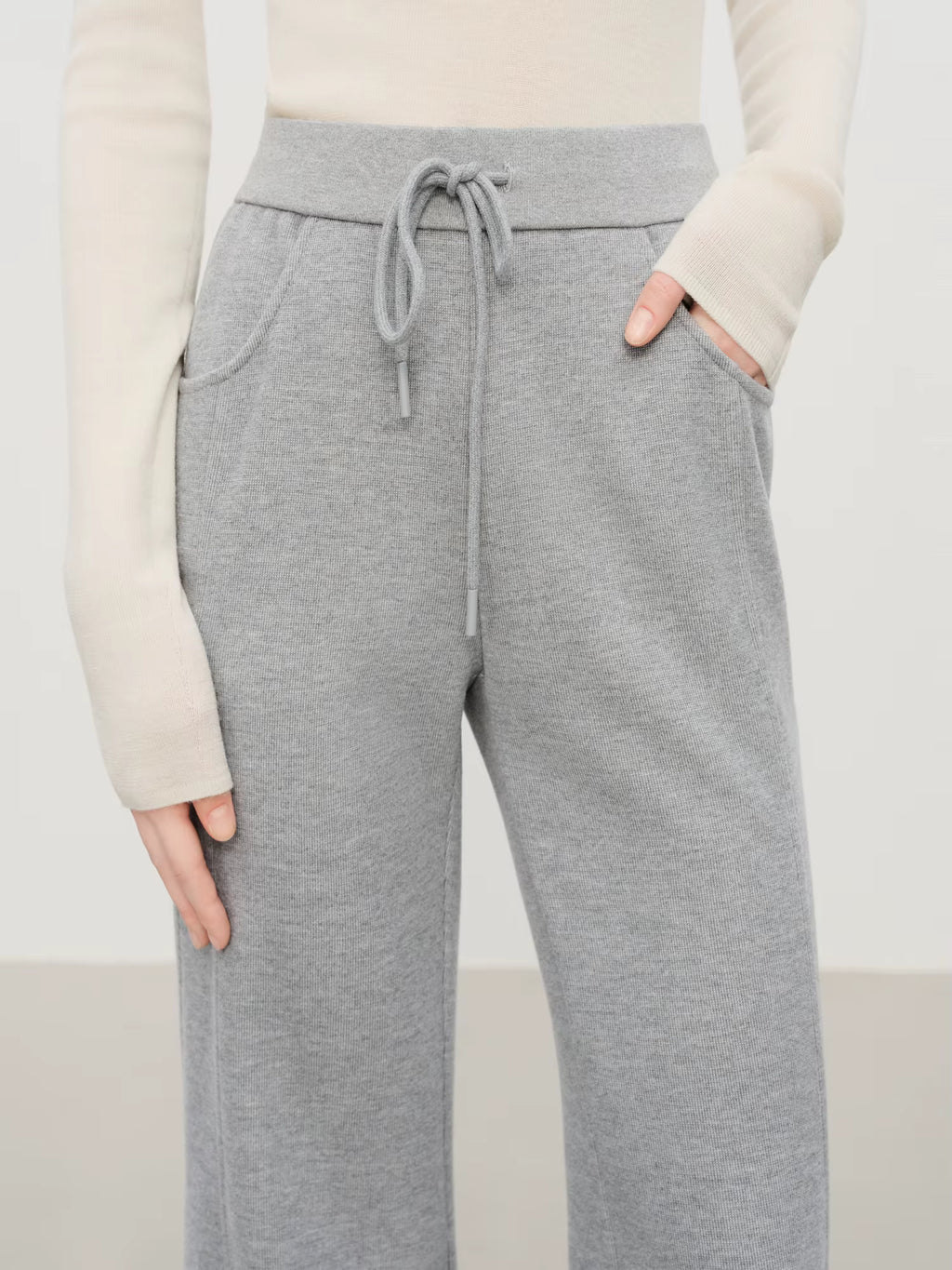 Elegant Embroidery Design Hooded Sweatshirt Set for Women Fall Winter 2025 New Arrival Slimming Sporty Sweatshirt Pants