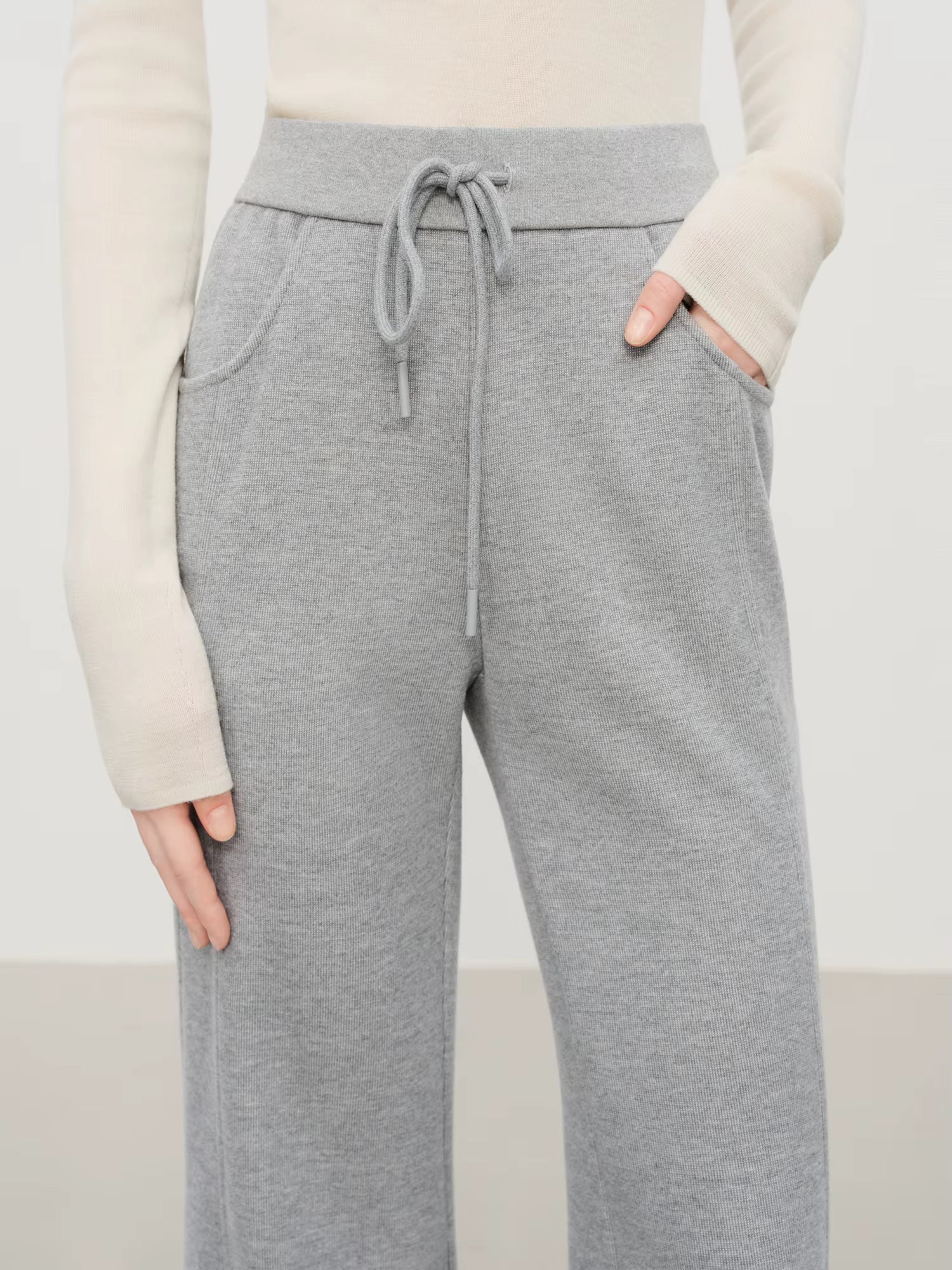 Elegant Embroidery Design Hooded Sweatshirt Set for Women Fall Winter 2025 New Arrival Slimming Sporty Sweatshirt Pants