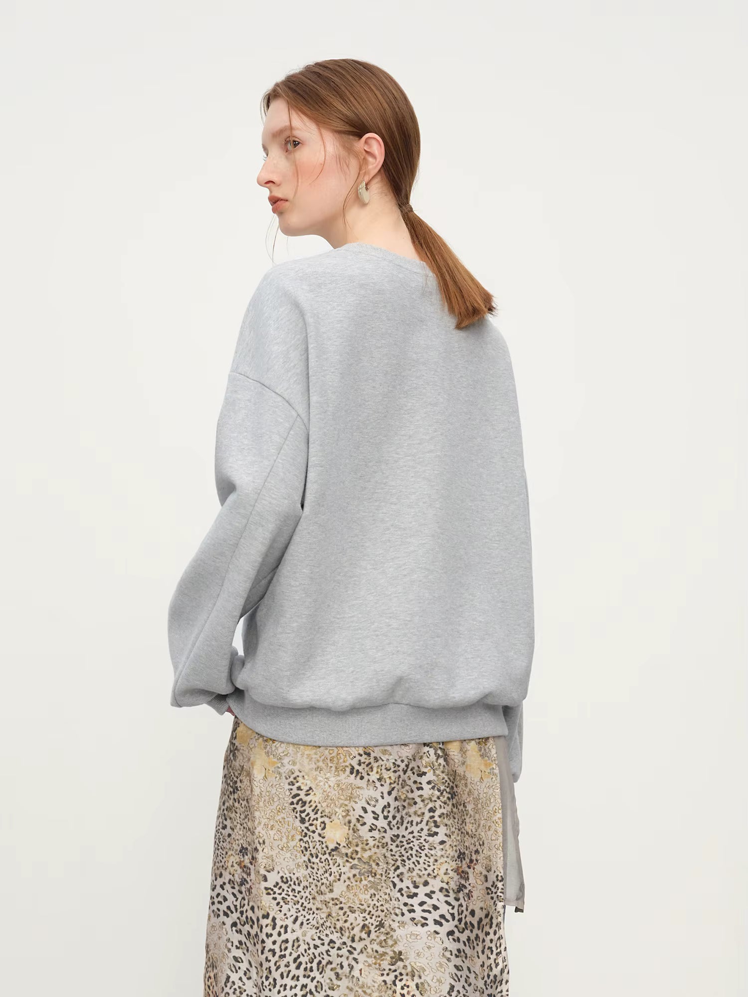 Korean Style Gray Teddy Bear Print Loose Round Neck Hoodie for Women Winter 2025 New Arrival Top Hoodies