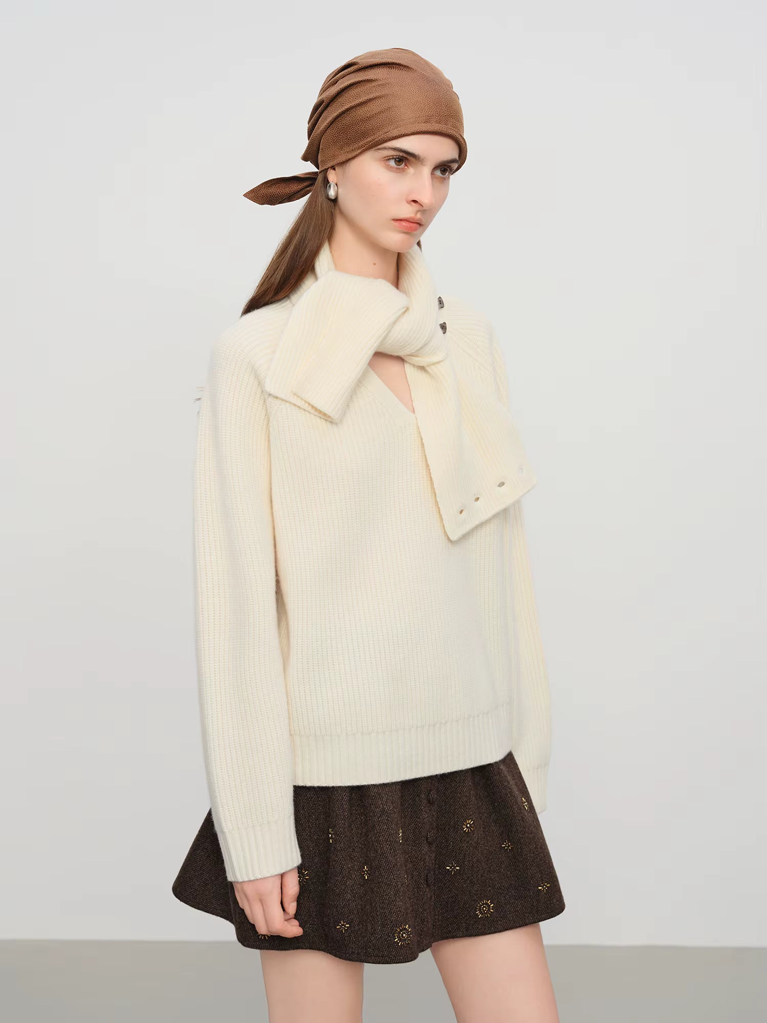 【Premium Series】Winter 2025 Women's Scarf Inspired V-Neck Knit Sweater - Relaxed Fit Comfort Pullover with Soft Touch