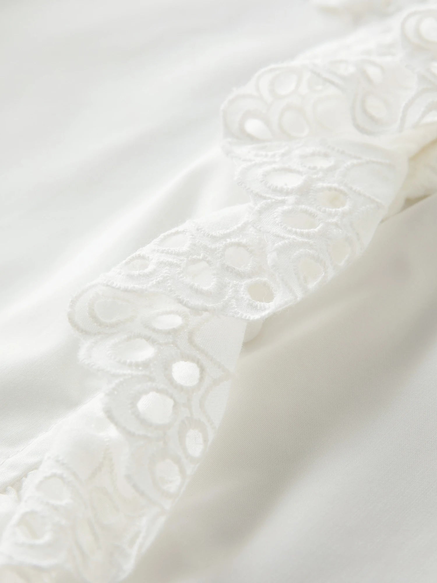DUSHU Lace Hollow-out White Shirt 2025 Autumn New V-neck Top Elegant Temperament Stylish Office Lady Commuting Korean Style