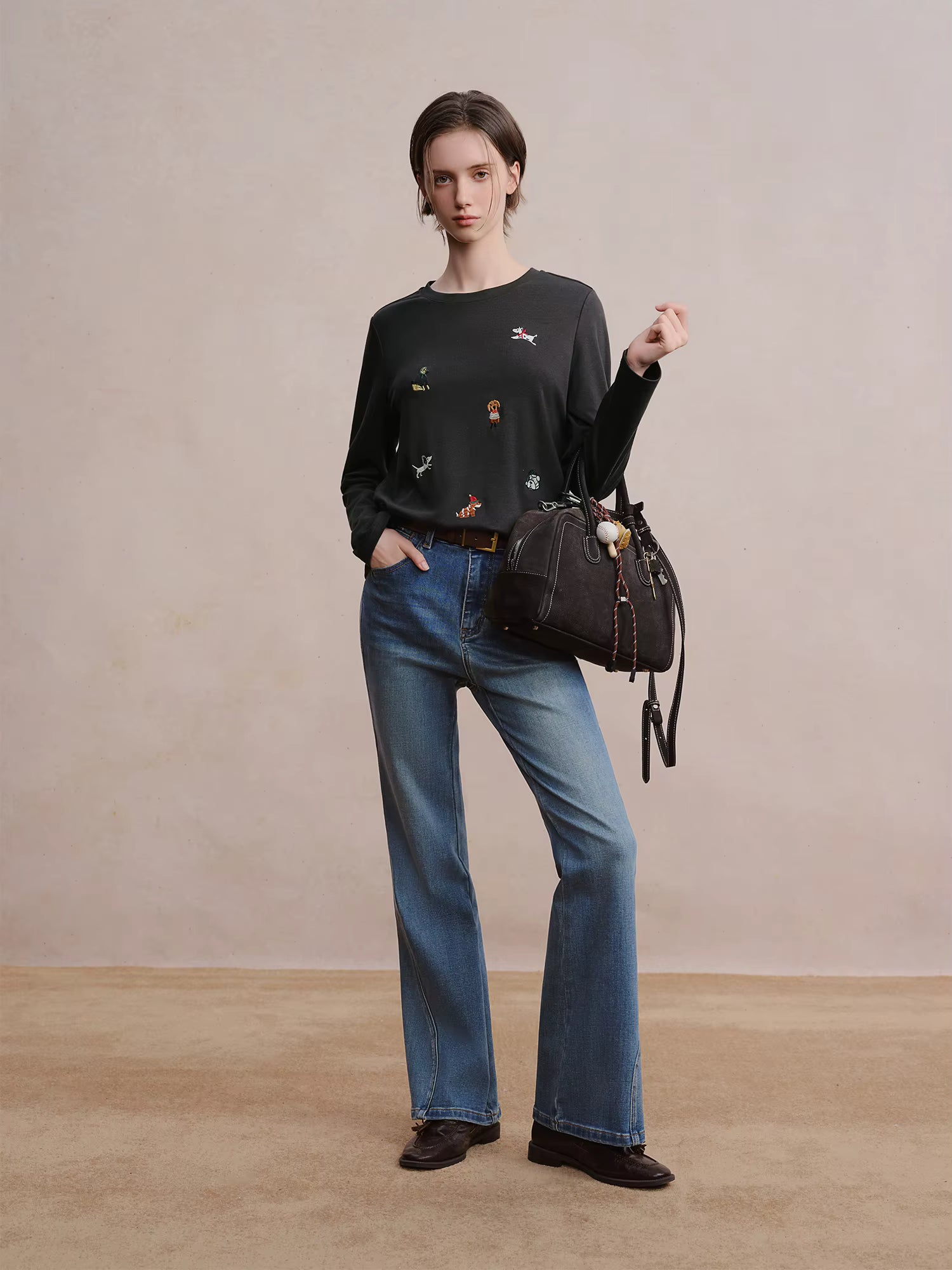 Women's Fashion Stretch Bellbottom Jeans with Apple-Shape Friendly Design 2025 Winter Collection New Micro Flare Jeans