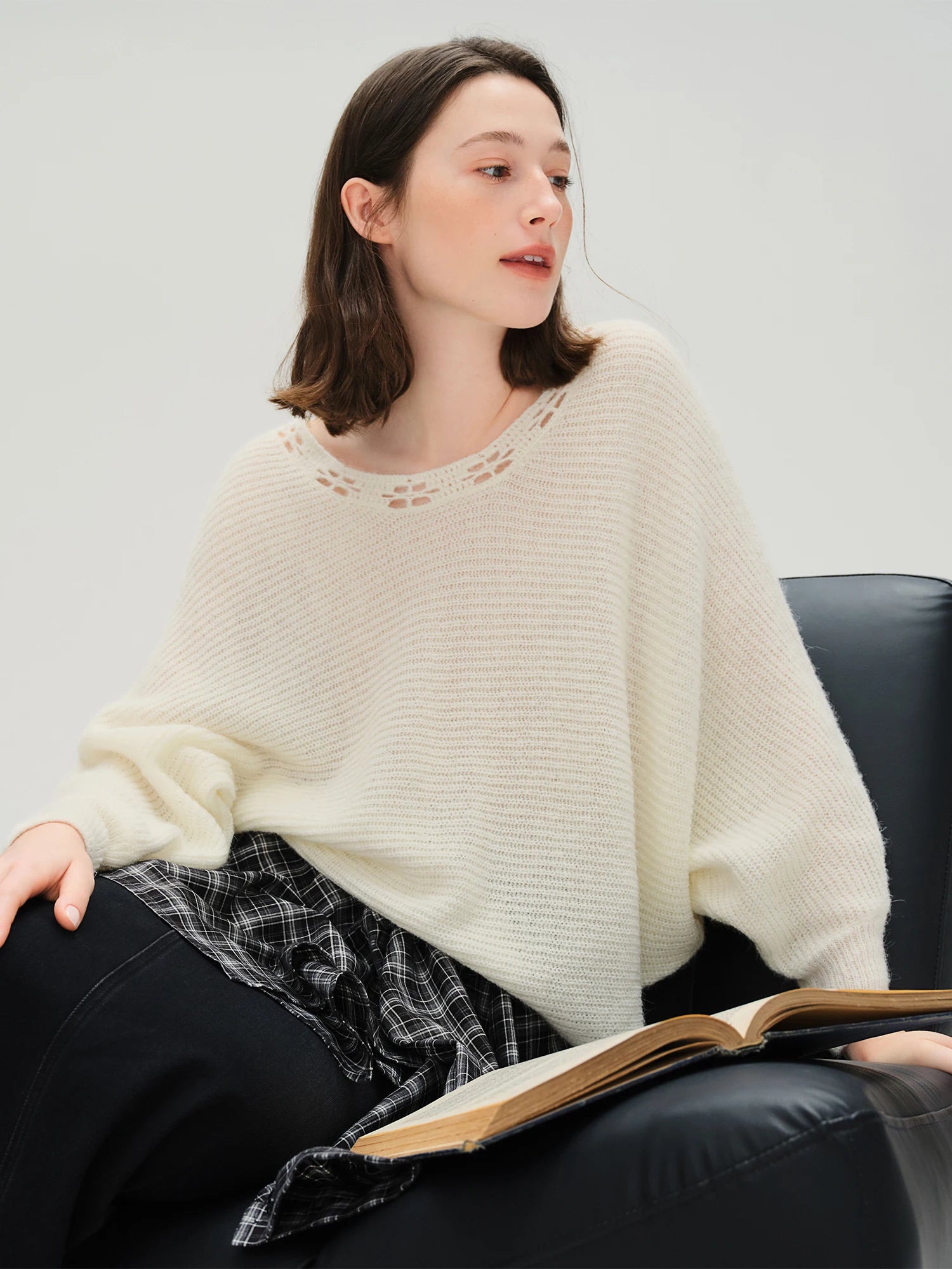 Plus Size Women Cloud Freedom Laid Back Style Cut Out Crochet Round Neckline Knit Sweater Autumn 2025 New Pullovers