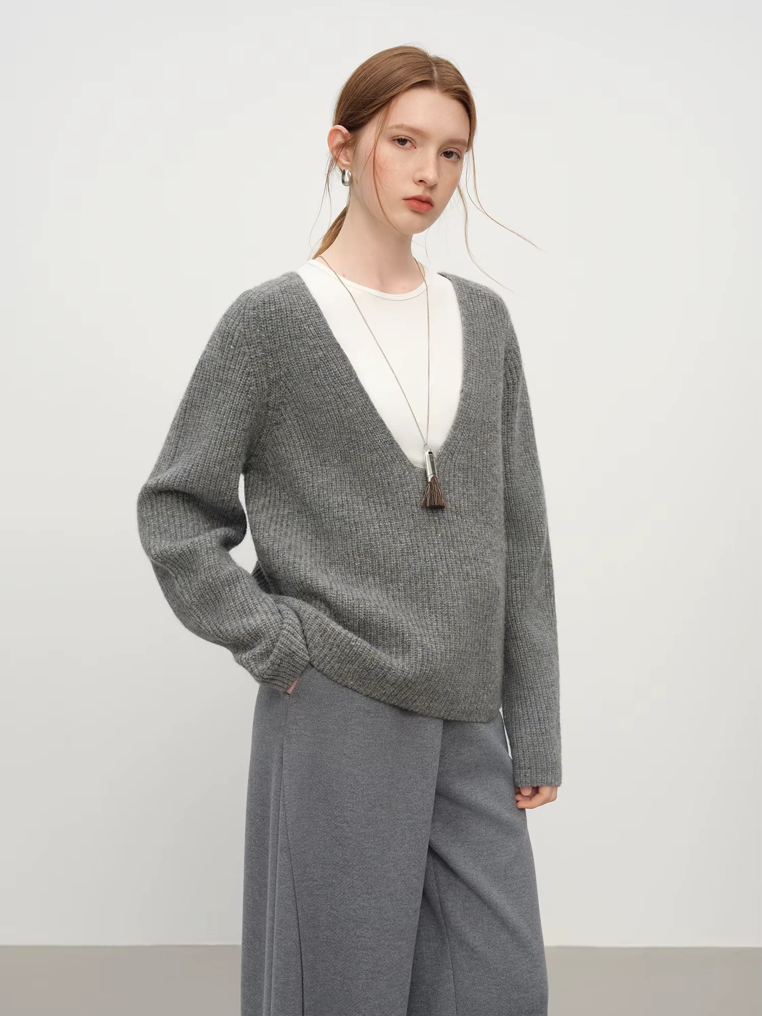 Winter 2025 Women's V-Neck Loose Sweater - Pure Wool Pullover Knit Top with Relaxed Fit for Casual Comfort