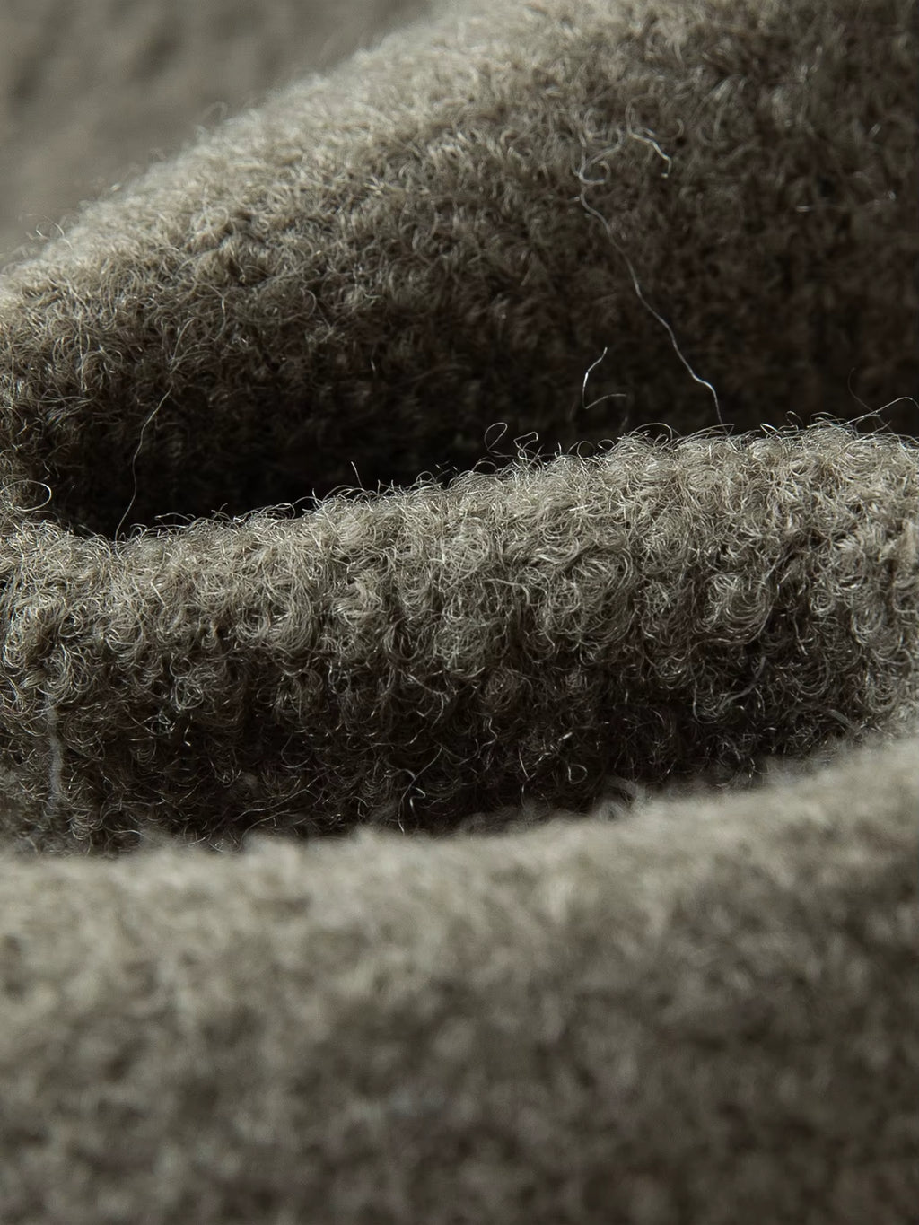 2025 Winter Women's Retro Pea Coat Short Wool Blend Jacket with Large Lapel Horn Buttons - Relaxed Fit Casual Outerwear