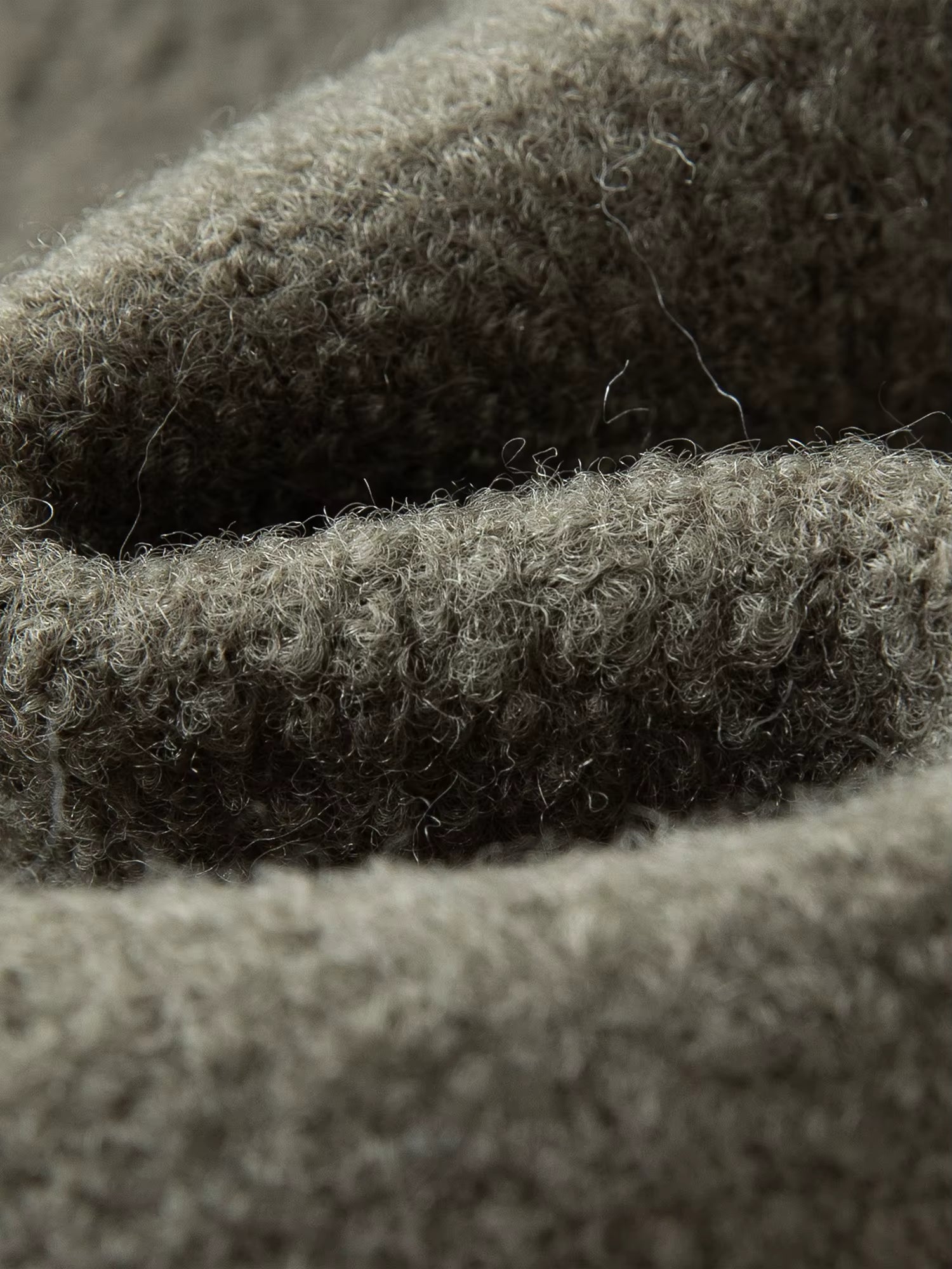 2025 Winter Women's Retro Pea Coat Short Wool Blend Jacket with Large Lapel Horn Buttons - Relaxed Fit Casual Outerwear