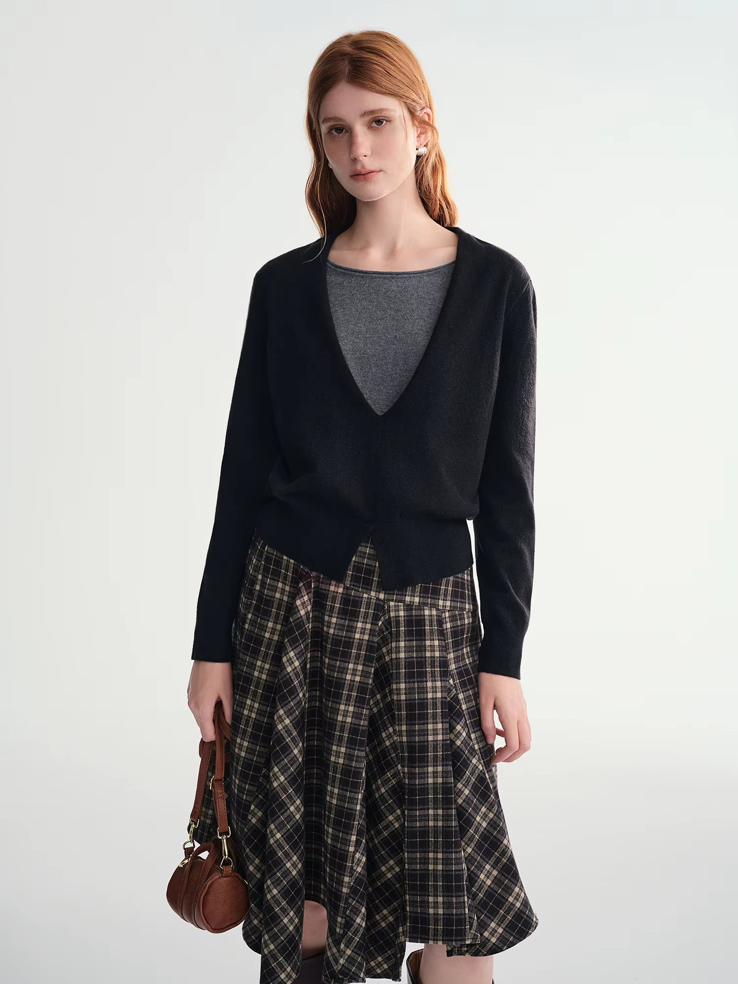 Plus-Size Women's Fashion: Elegant Lazy Curve Faux Two-Piece Color Block Contrast Deep V-Neck Knit Sweater 2025 Winter