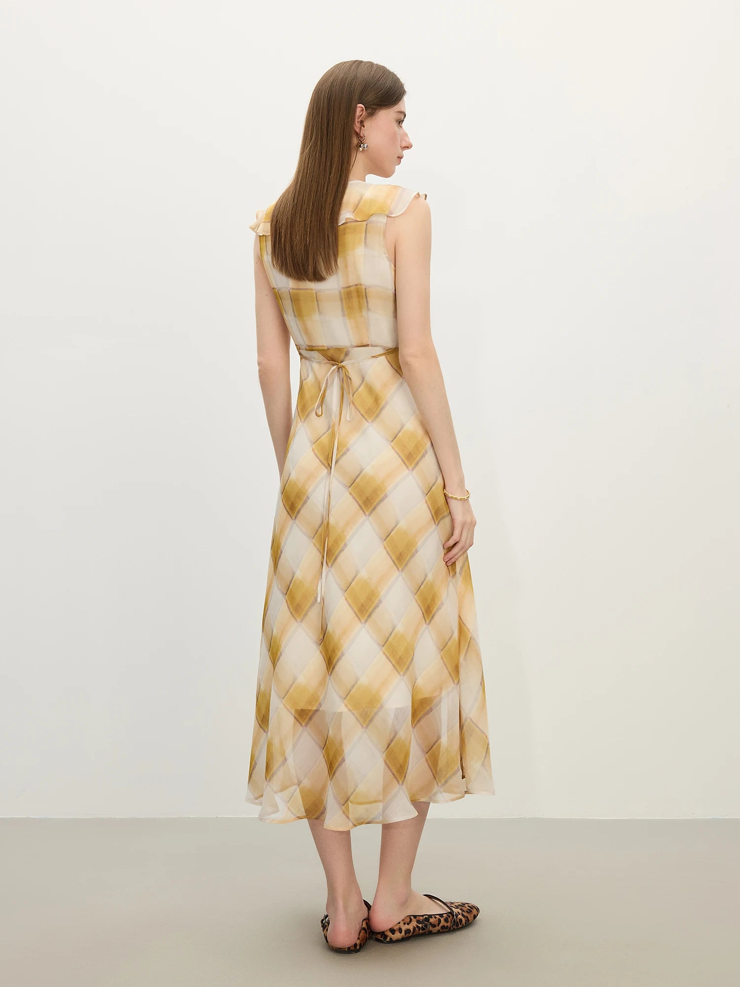 FSLE French Retro Checkered Ruffled Dress for Women 2025 Summer New Arrival U-Neck Slimming Silhouette