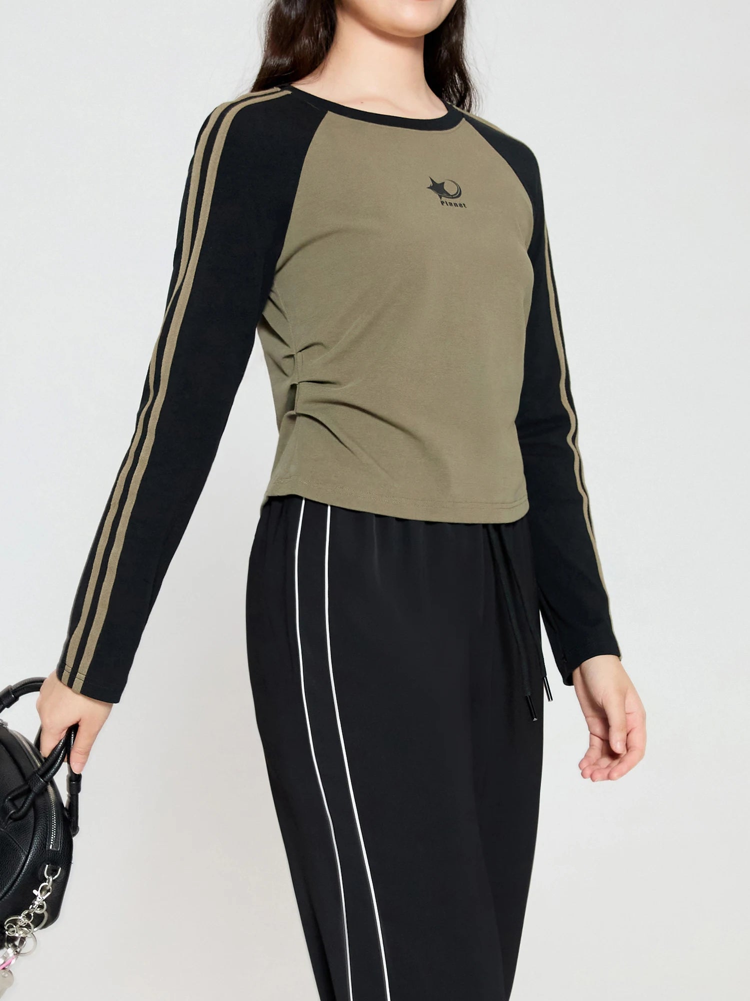 DUSHU Women's American Retro Versatile Women T-shirt 2024 Autumn New Round Neck Long Sleeved Casual Women Top 24DS83192