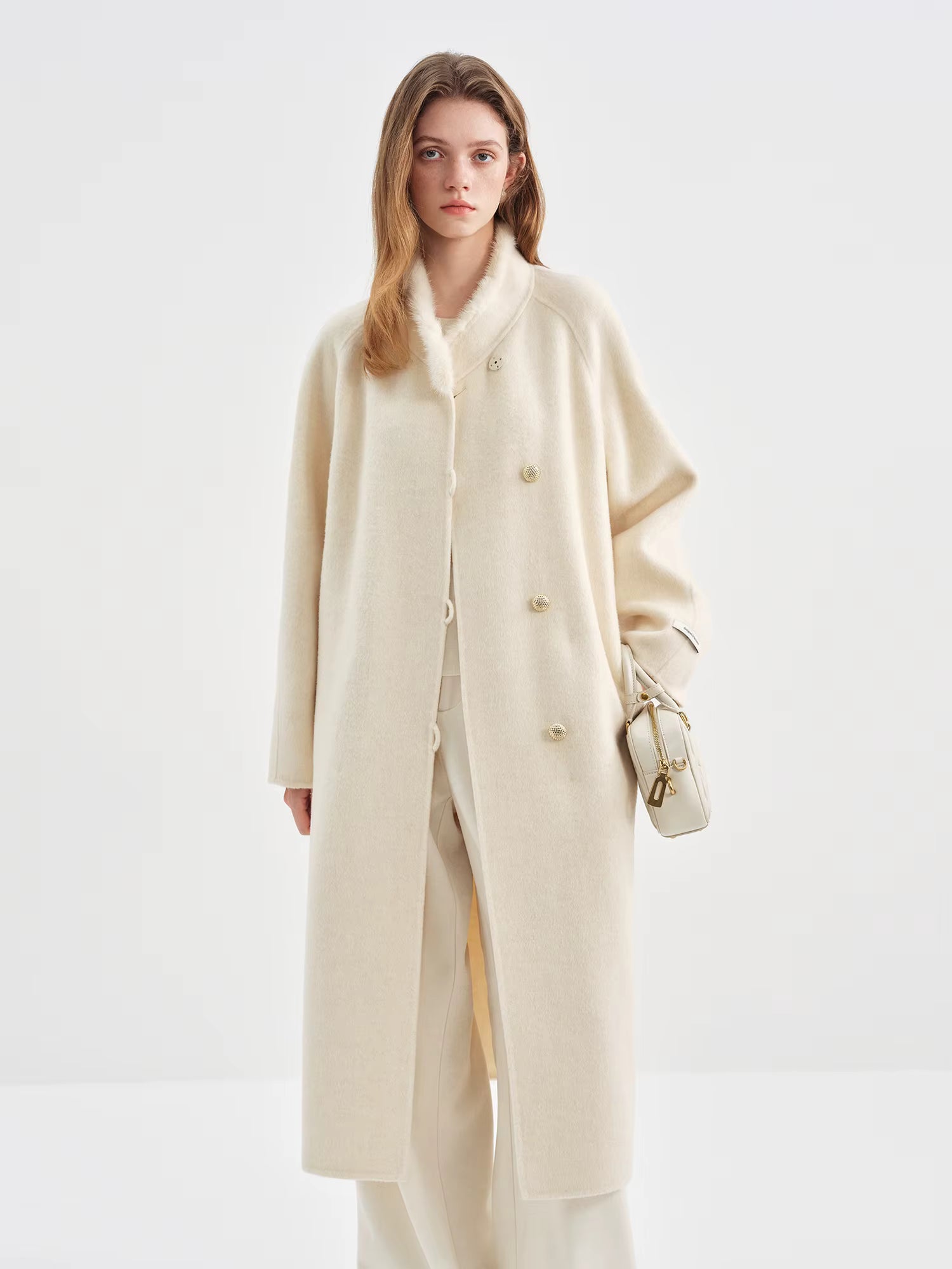 Modern Chinese Red Velvet Coat for Women Winter 2025 New Arrival Sable Fur Festive Ensemble Coat 100% Wool Long Coats