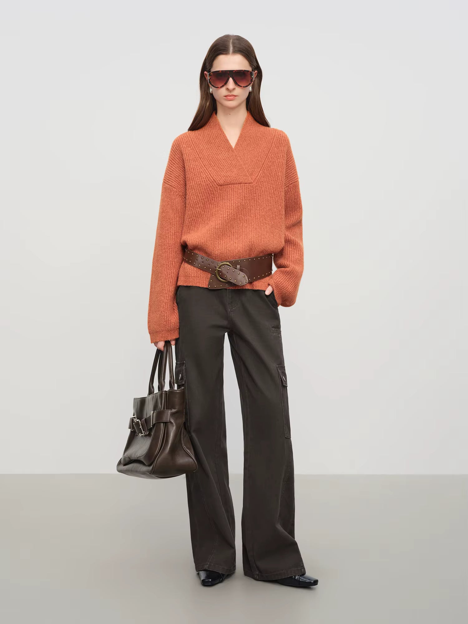 【Premium Series】Winter 2025 Women's V-Neck Yarn Knit Sweater - Design Sense Loose Fit Soft Pullover for Casual Elegance