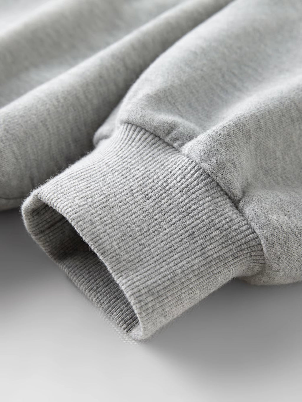 Korean Style Gray Teddy Bear Print Loose Round Neck Hoodie for Women Winter 2025 New Arrival Top Hoodies