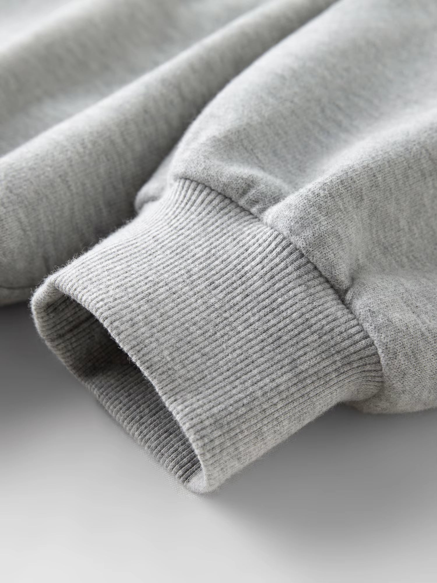 Korean Style Gray Teddy Bear Print Loose Round Neck Hoodie for Women Winter 2025 New Arrival Top Hoodies