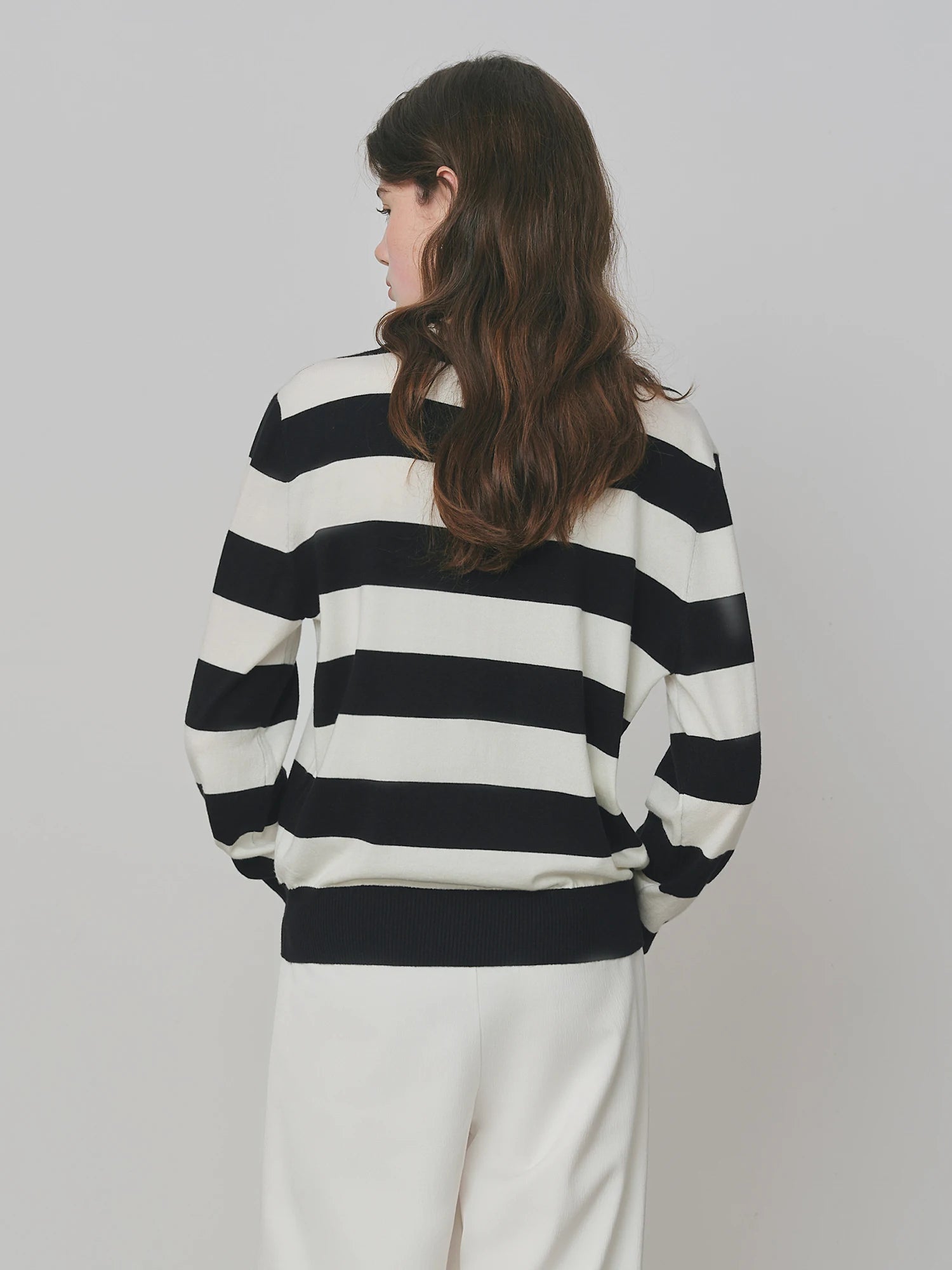 FSLE Black and White Striped Fake Two-piece Wool Sweater for Women 2025 Autumn New Style V-neck Loose Pullover Sweater