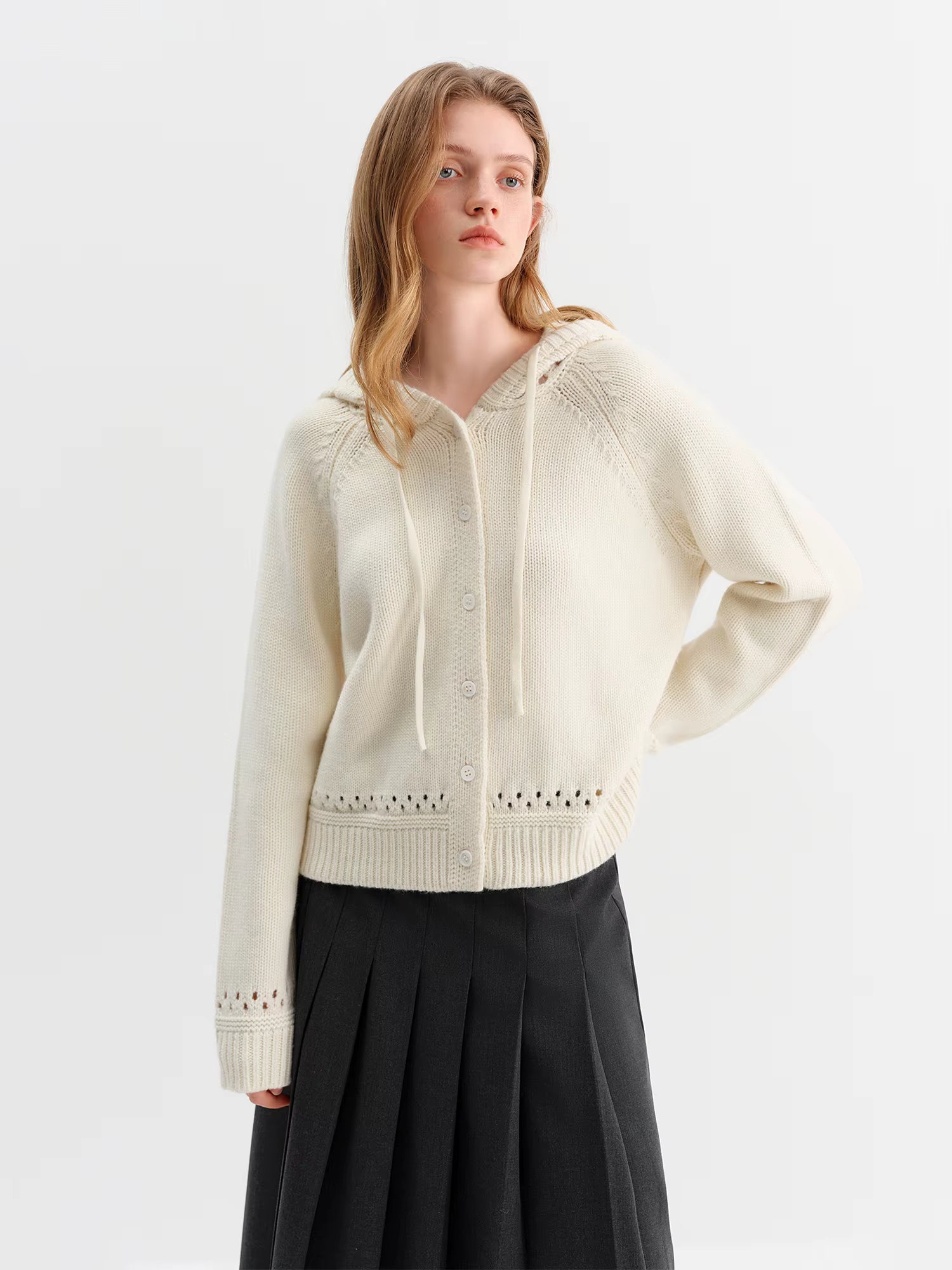 French Retro Style Hooded Hollow Out Knit Top for Women New Winter 2025 Textured Faux Lace Top Solid All-match